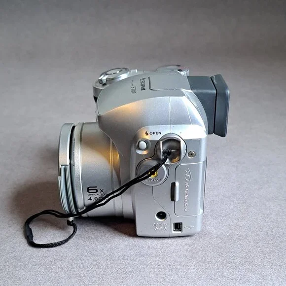 Fujifilm Finepix S3100 USED Digital Camera (NO CARD, 4MP, 6x Optical Zoom) PM - Picture 7 of 13